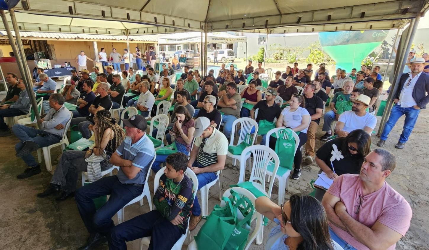 Produtores de cachaça discutem inovação e valorização da produção em Alto Rio Doce