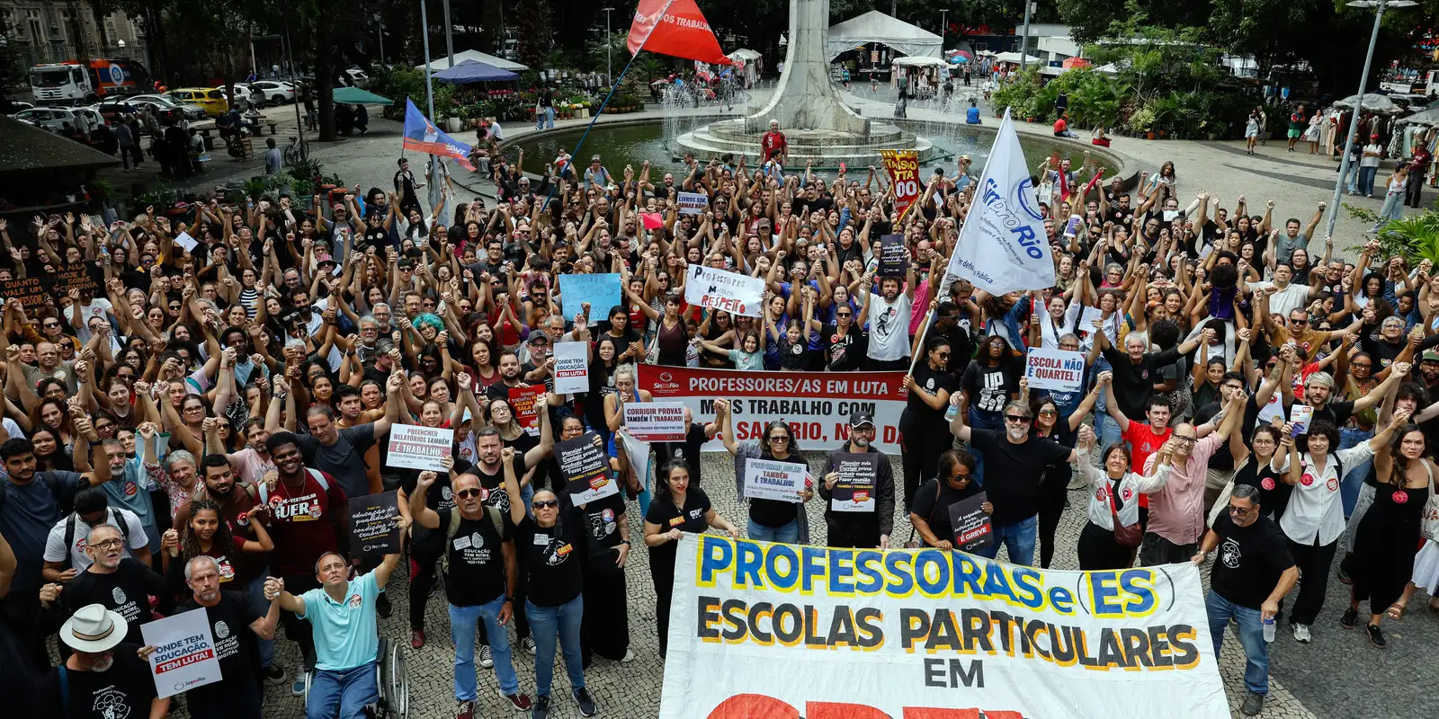 Professores de escolas particulares realizam greve de 24 horas no Rio