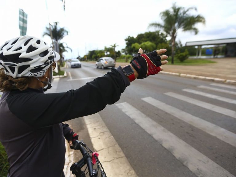 Projeto de lei endurece punição para motorista que matar pedestre ou ciclista