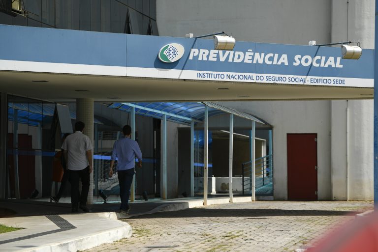 Projeto de Lei 2574/26 garante ligações gratuitas para o INSS