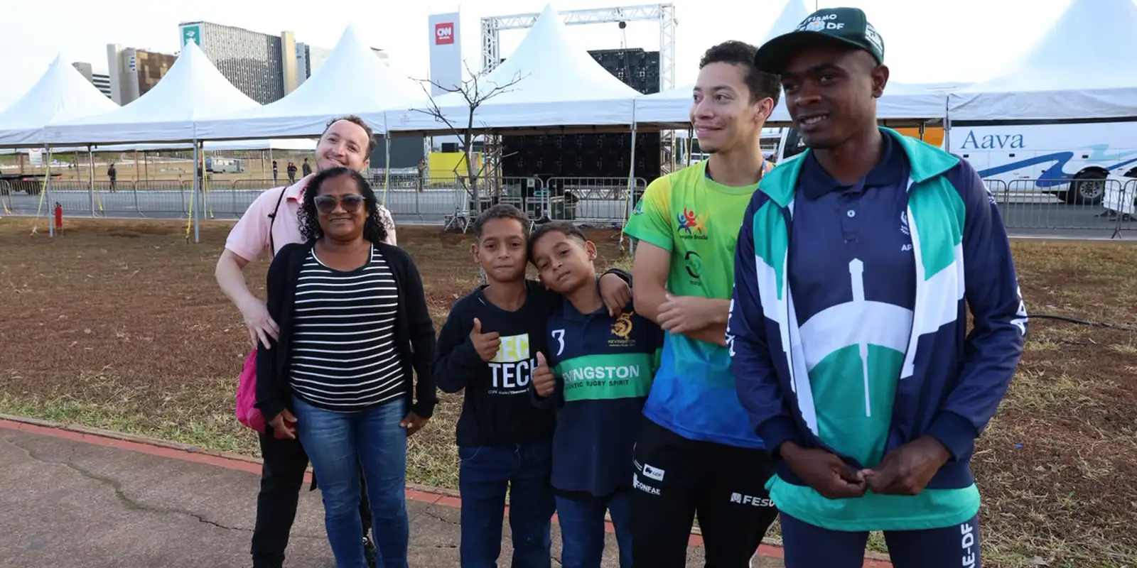 Público madruga para acompanhar o desfile de 7 de setembro em Brasília