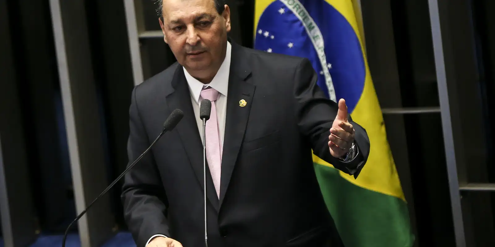 Relator da CCJ rejeita emendas da oposição contrárias ao fim da escala 6x1