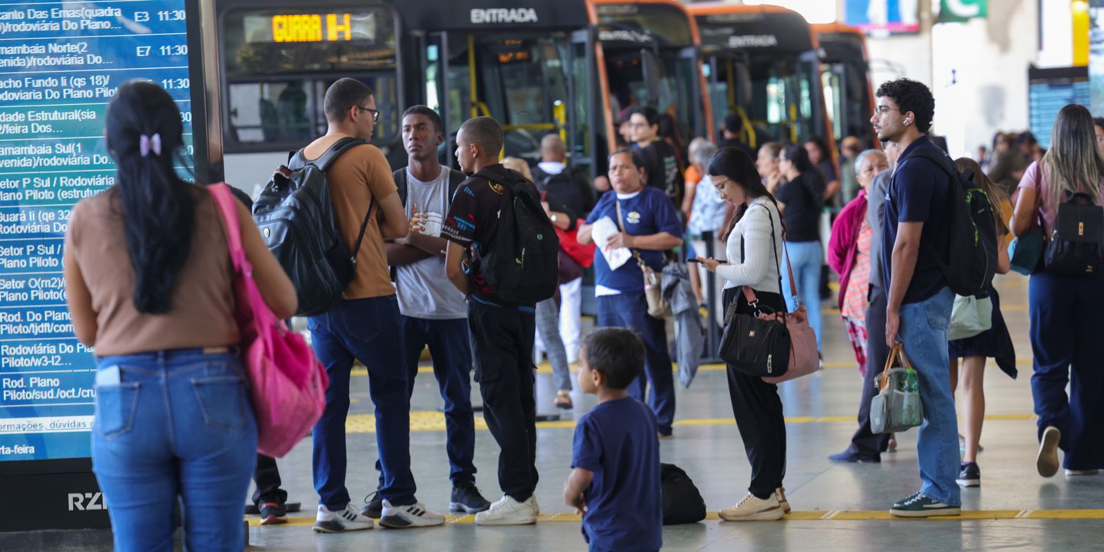 O setor de serviços fica estável em julho e acumula alta de 2,4%, revela IBGE