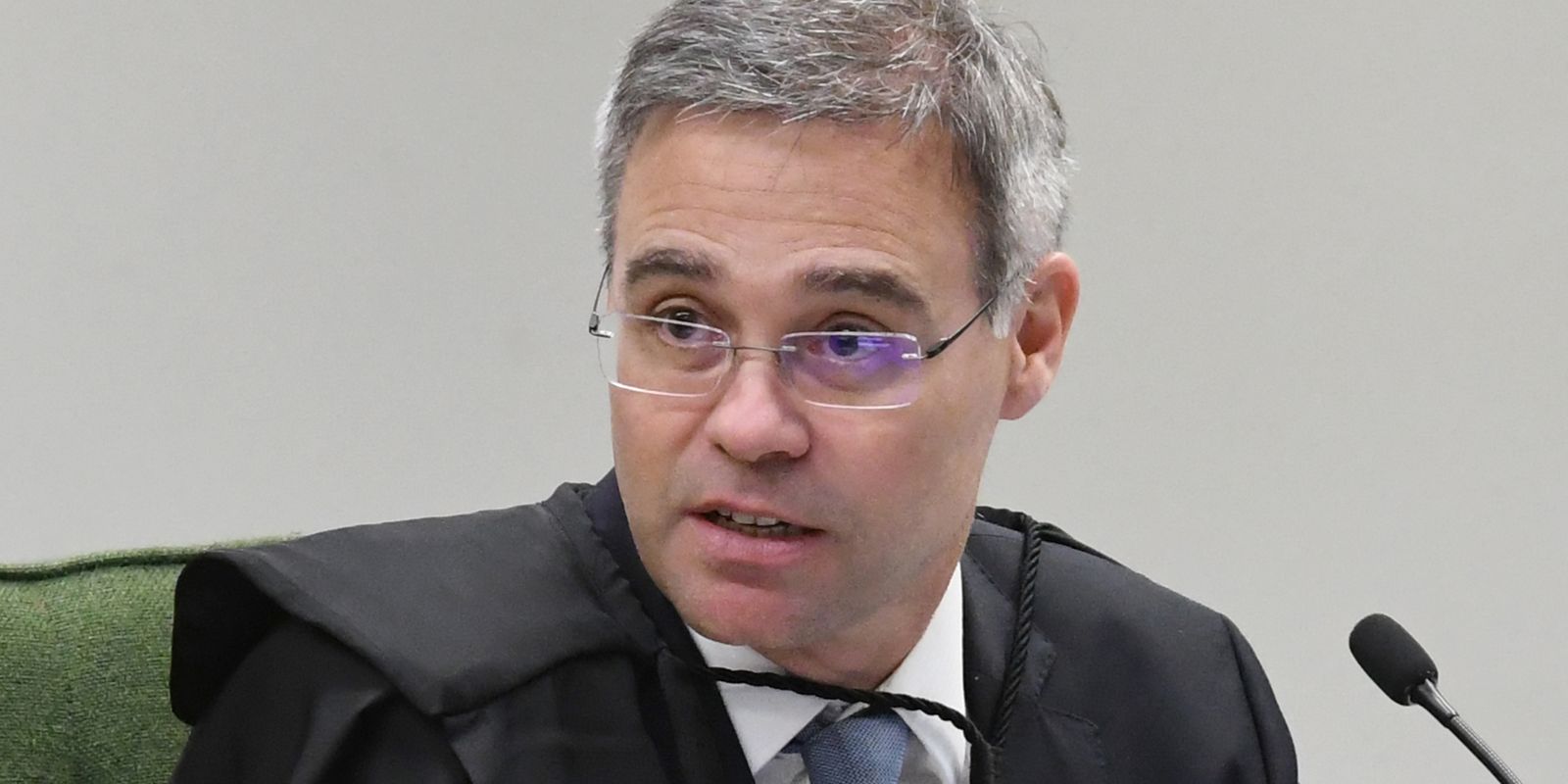 Plenário do TSE inicia julgamento sobre fake news envolvendo Flávio Bolsonaro