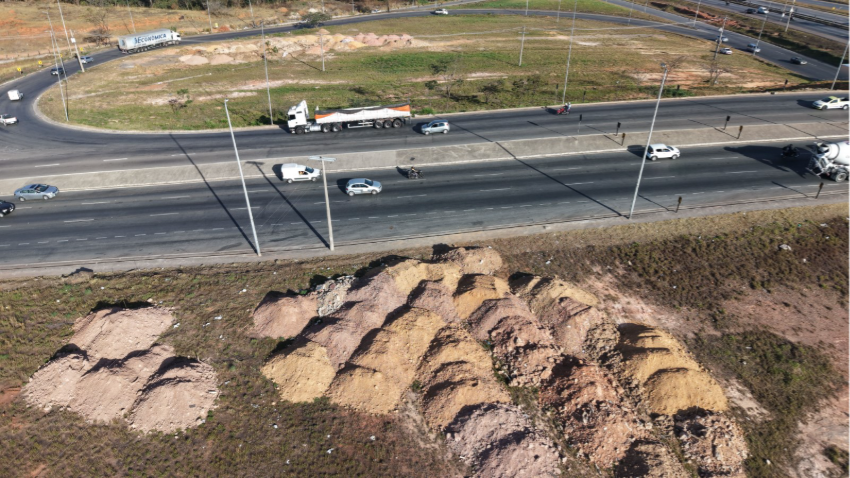 Via Cristais Recolhe Mais de 200 Toneladas de Lixo na BR-040 em Minas Gerais