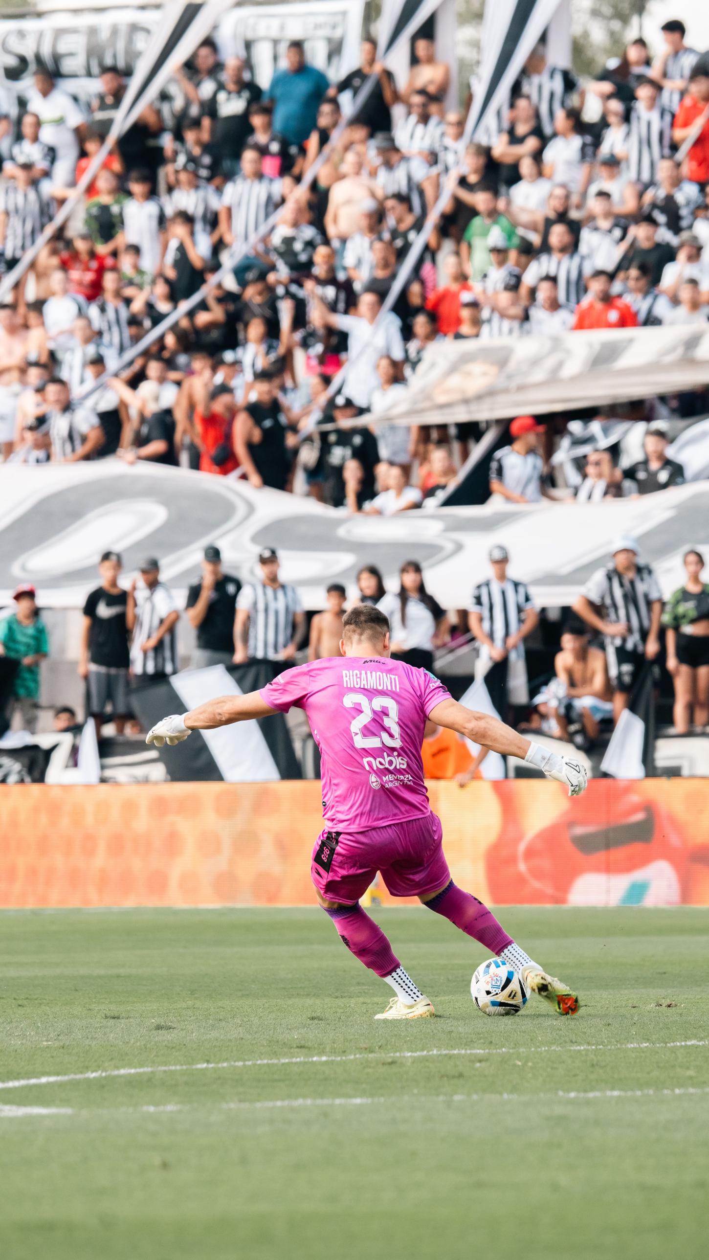 30ª rodada do Brasileirão tem goleadas de Athletico-PR e Bragantino, empates em clássico e tropeço cruzeirense