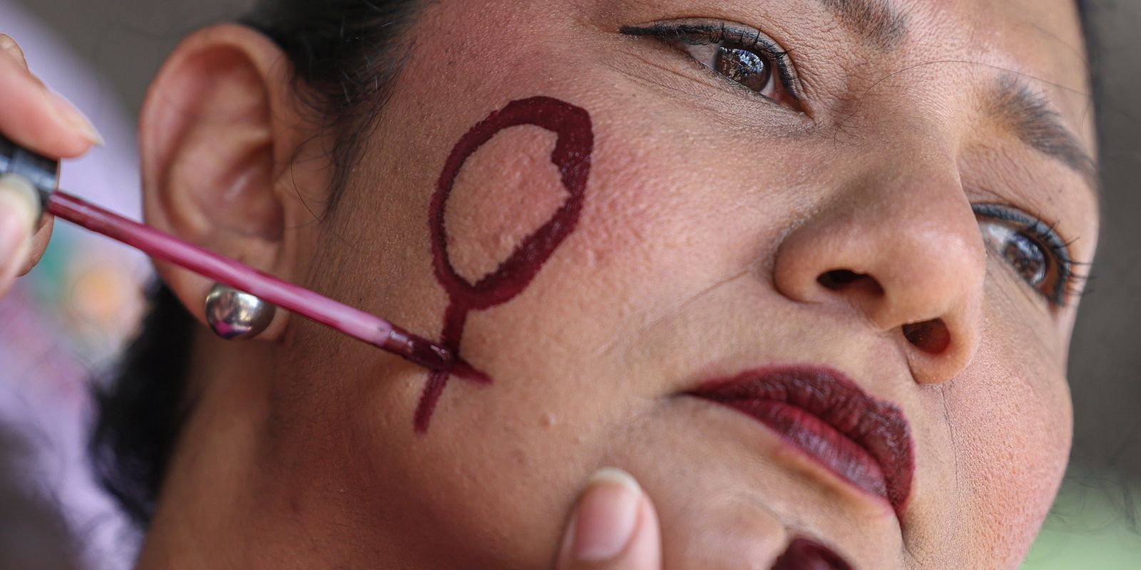 Crescimento alarmante da violência política de gênero marca o país em 2026