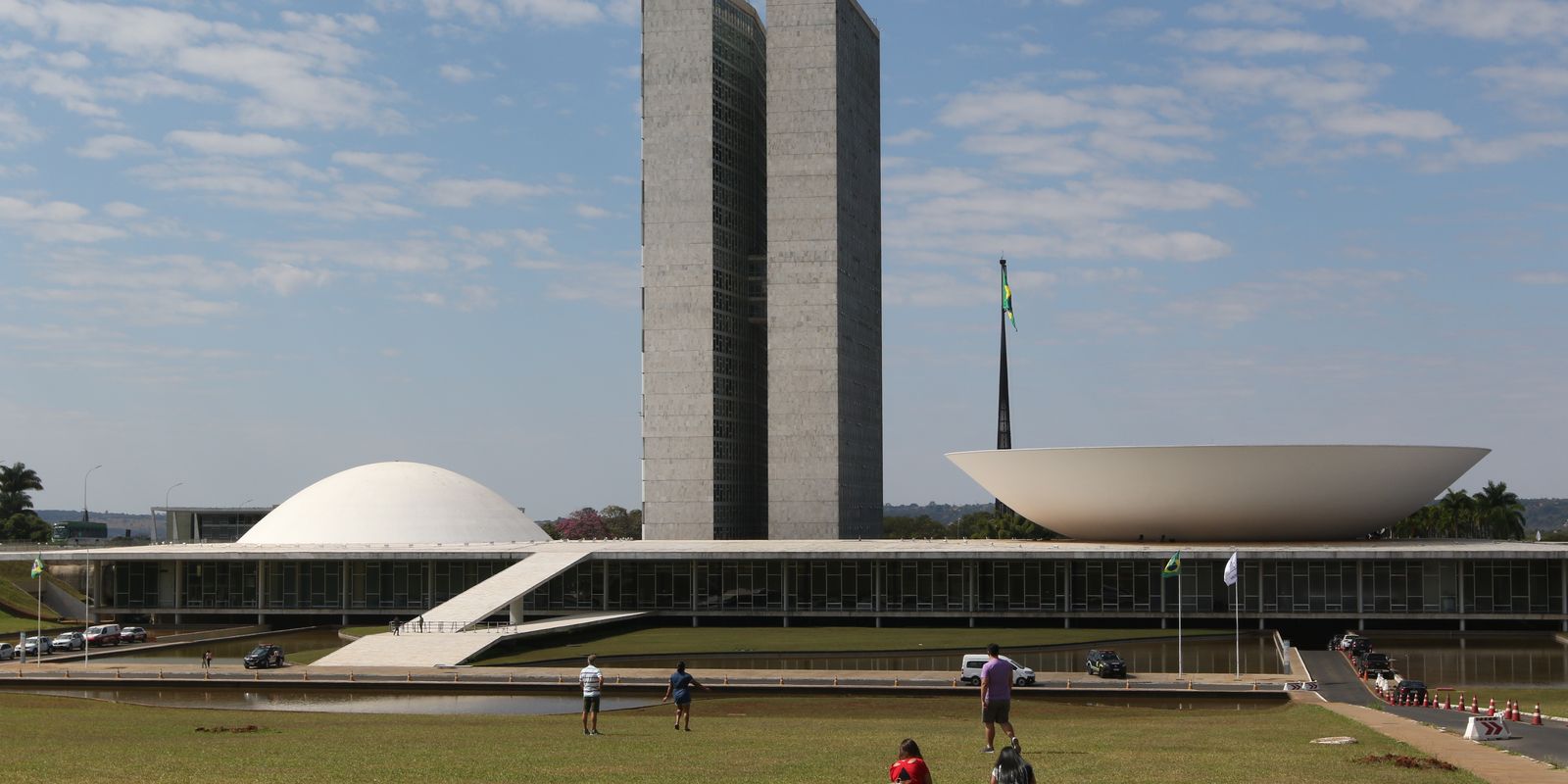 Calendário especial no senado pode acelerar votação da escala 6x1