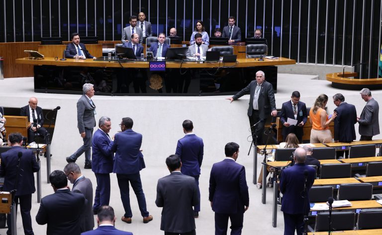 Câmara aprova medida provisória que amplia indenização de fronteira para servidores