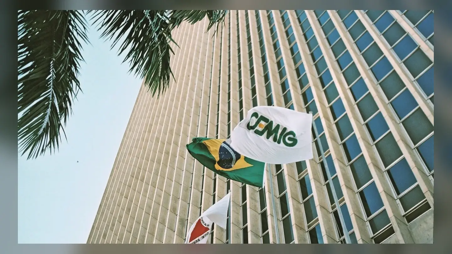 Cemig esclarece responsabilidade por tampas em calçadas