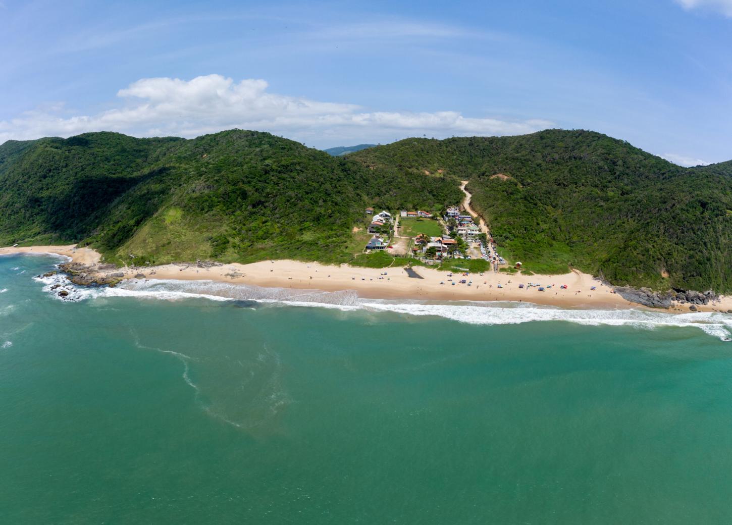 Cidade de SC tem quatro praias com selo Bandeira Azul e valorização imobiliária de 61,7% em cinco anos