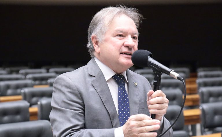 Comissão aprova plano de saúde sem licitação para servidores públicos
