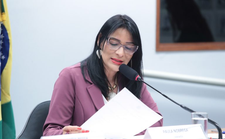 Comissão da Câmara aprova projeto que valoriza a prática do benzimento no Brasil