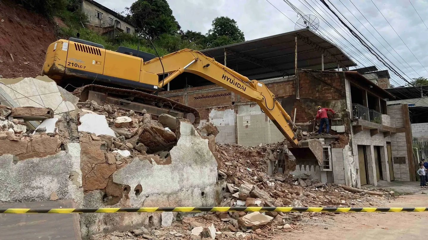 Defesa Civil de Juiz de Fora conclui demolição de 17 imóveis nesta semana
