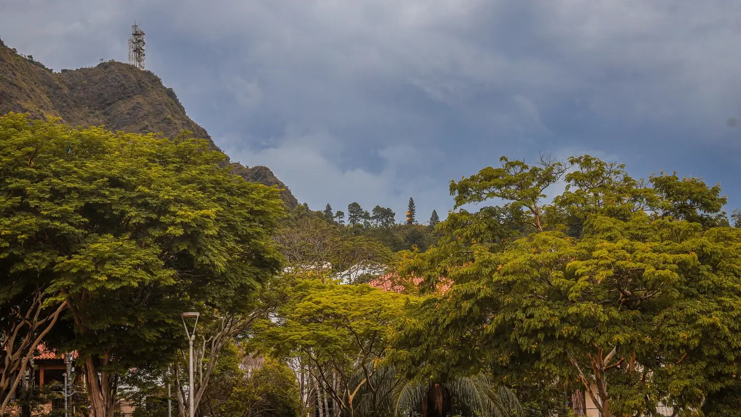 Defesa Civil de Minas Gerais alerta para tempestades e ventos fortes