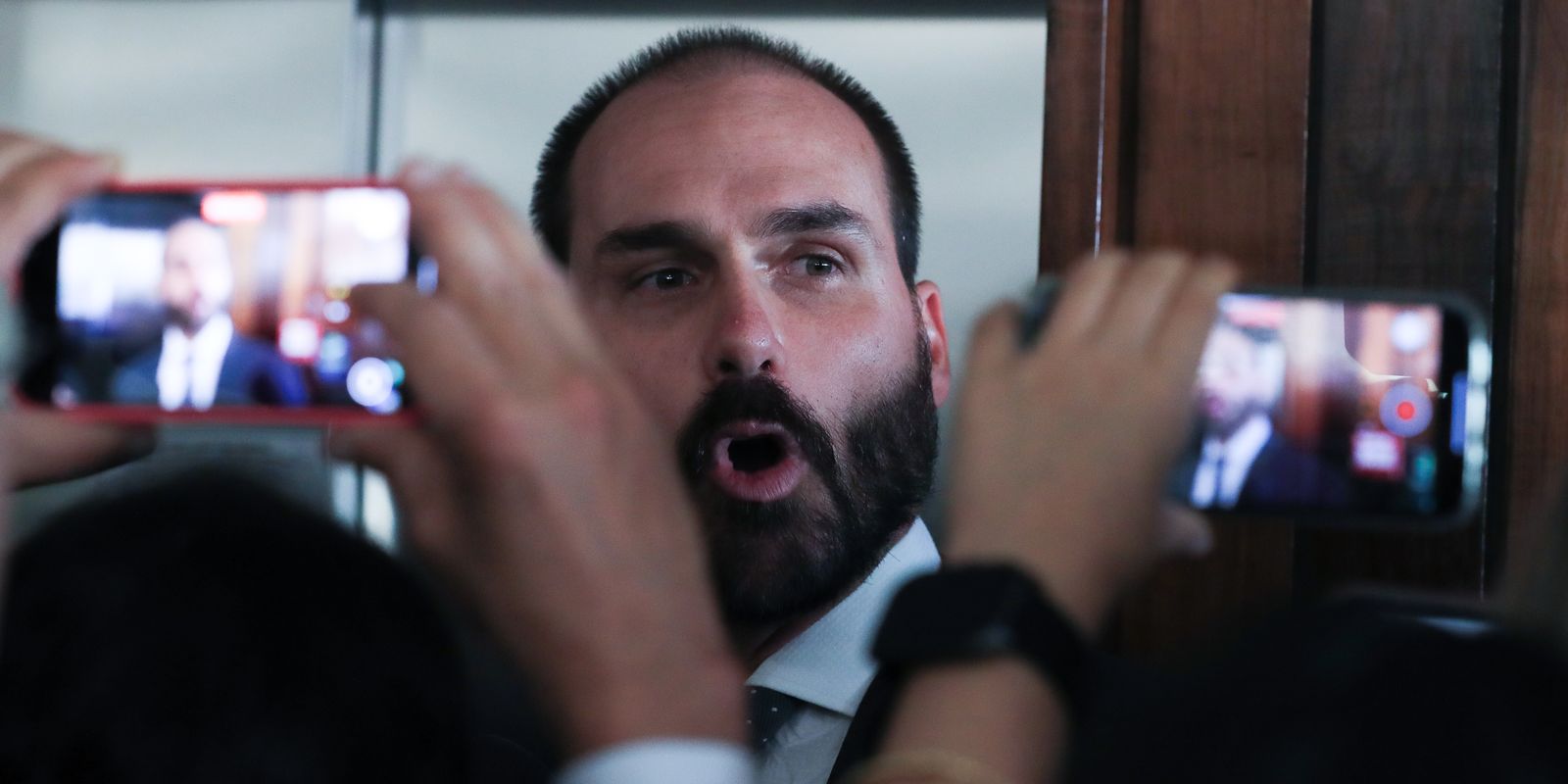 Eduardo Bolsonaro entra em lista de prisão pendente após ordem do STF