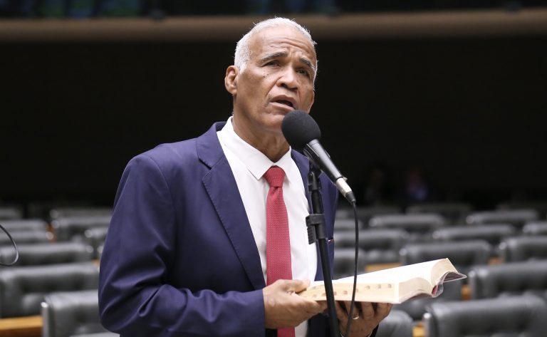 Federação PT-PCdoB-PV elege dez deputados federais na Bahia e domina pleito