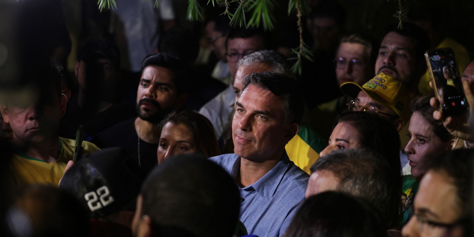 Flávio Bolsonaro impõe condições para liberar sigilos no TSE