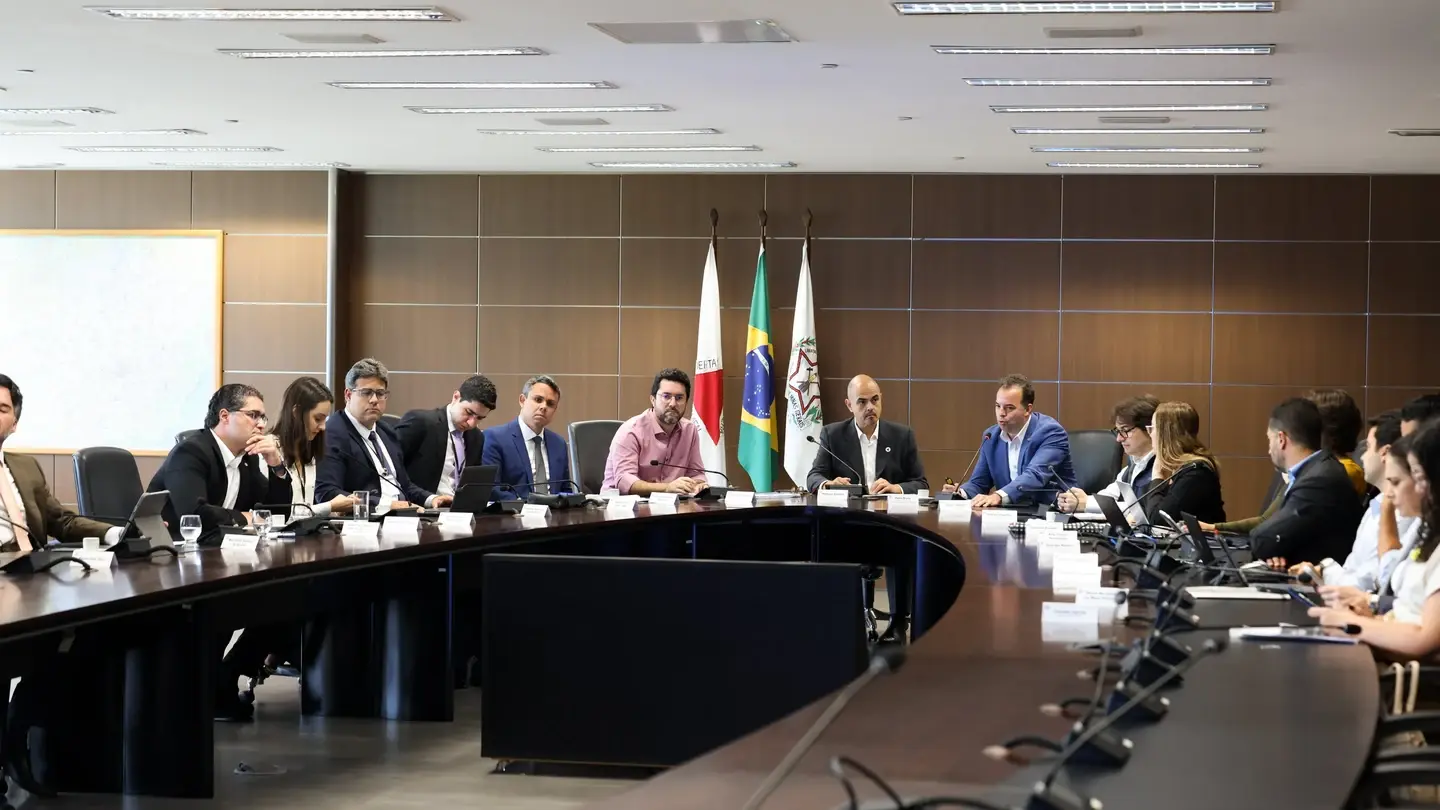 Governo de Minas apresenta cenário de obras para equipe de transição