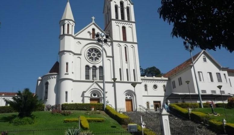 Juiz de Fora e Minas Gerais: Visita Mediada Caminhos de Mariano Explora Roteiro da Igreja da Glória