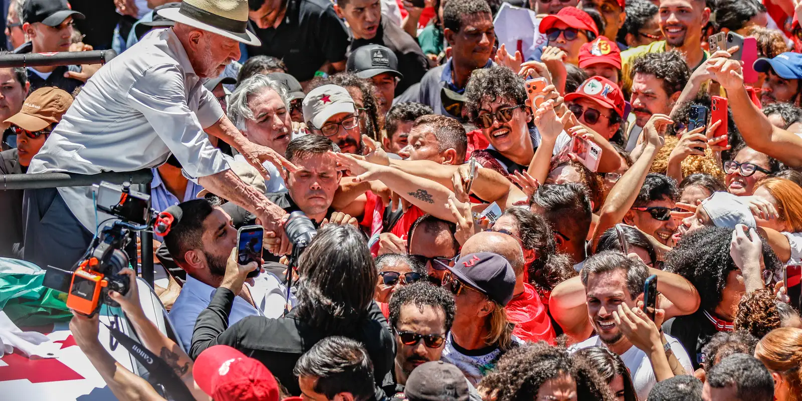 Lula anuncia que PT vai recorrer na Justiça contra suspensão de canal