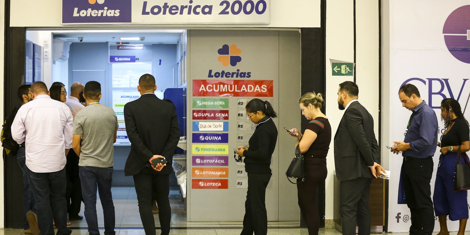 Mega-sena sorteia prêmio acumulado estimado em r$ 112 milhões