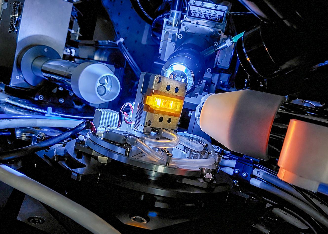 Novo instrumento no acelerador Sirius permite observar células solares em funcionamento