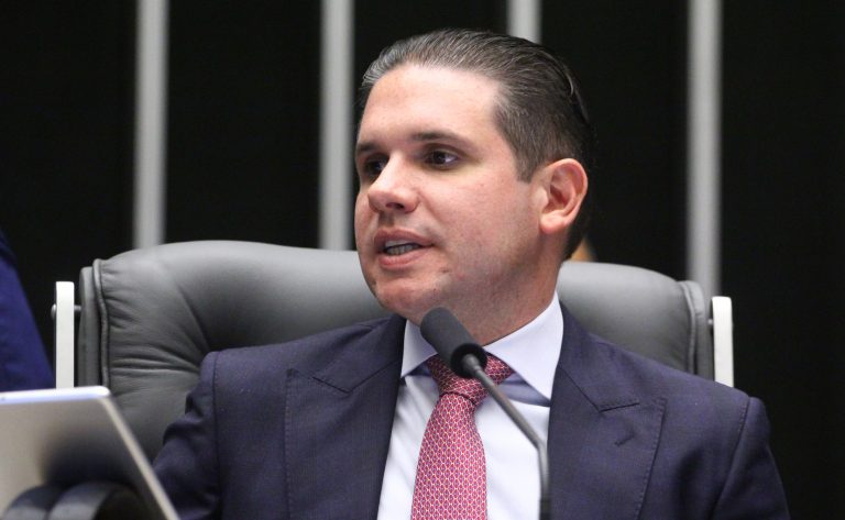 Hugo Motta parabeniza a reeleição de Lula e defende o diálogo