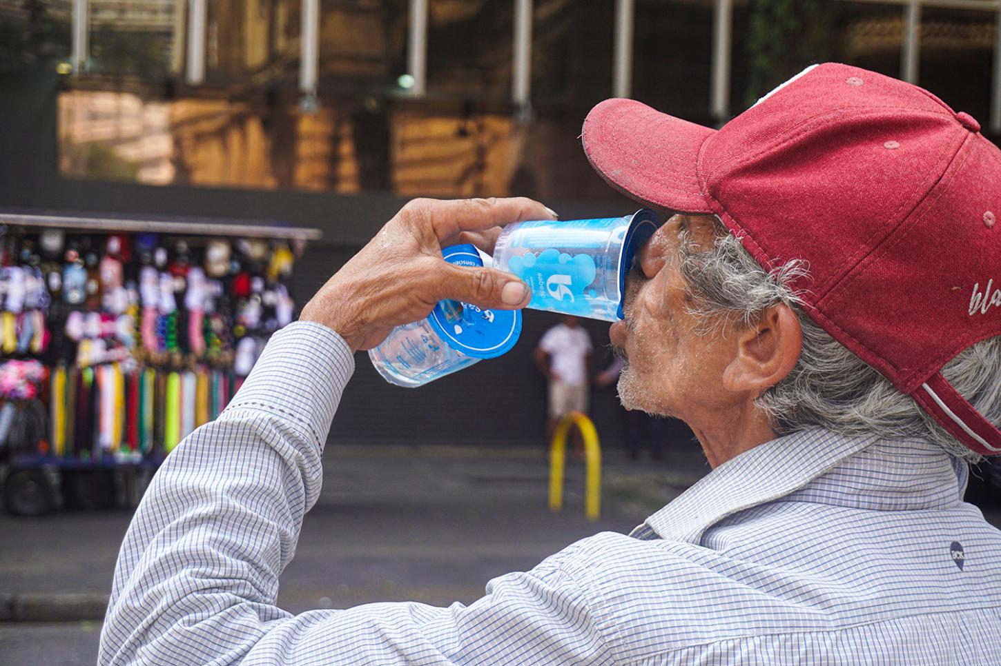 Ondas de calor e poluição aumentam risco de AVC em idosos, constata estudo