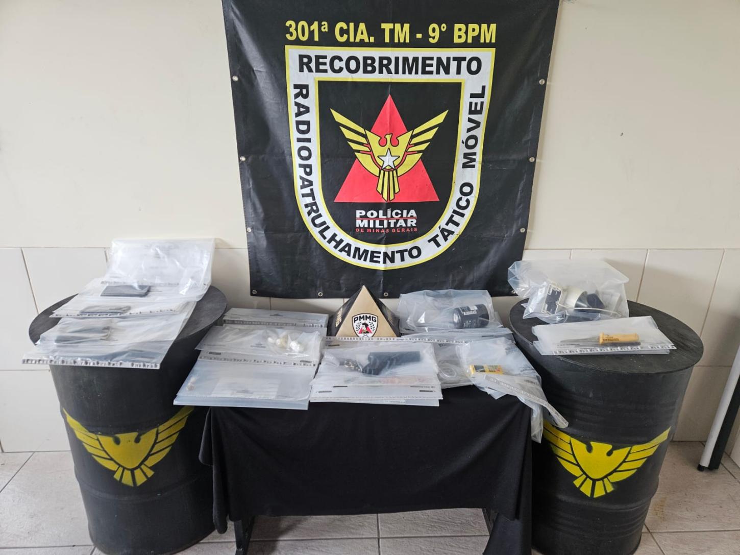 Operações da Polícia Militar apreendem drogas e prendem suspeitos em Barbacena e Santos Dumont