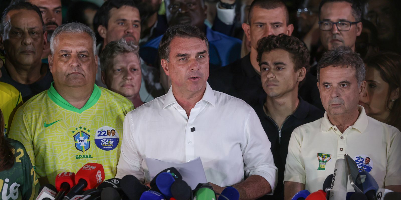 PF apura a fuga de Flávio Bolsonaro do Brasil após ordem do STF