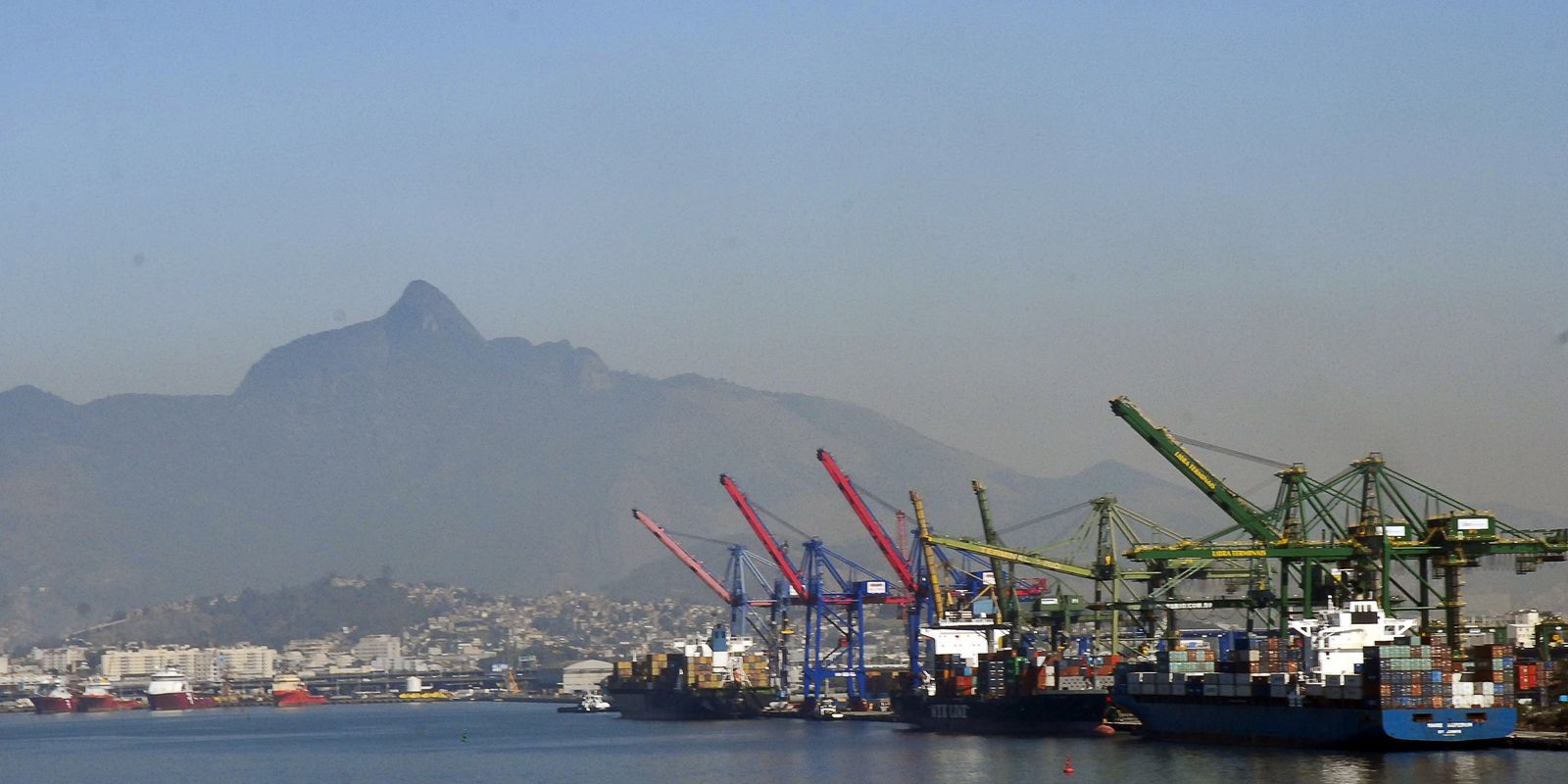 Previsão de superávit comercial para 2026 cai para US$ 84,4 bilhões