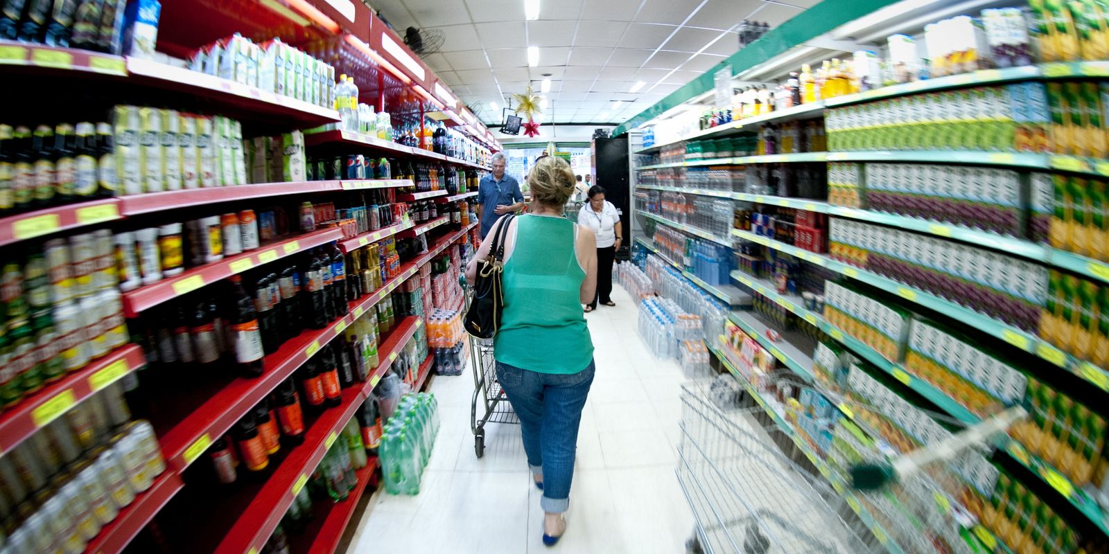 Produção industrial recua 0,6% em agosto e consolida perdas, aponta IBGE