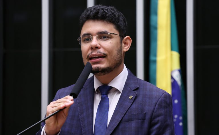 Projeto exige que hospitais divulguem canais contra violência contra idosos
