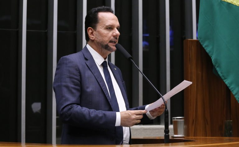 Projeto de lei propõe reduzir a burocracia e integrar dados públicos