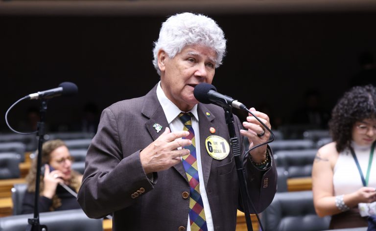 Projeto ajusta vagas de estacionamento para idosos conforme dados do IBGE