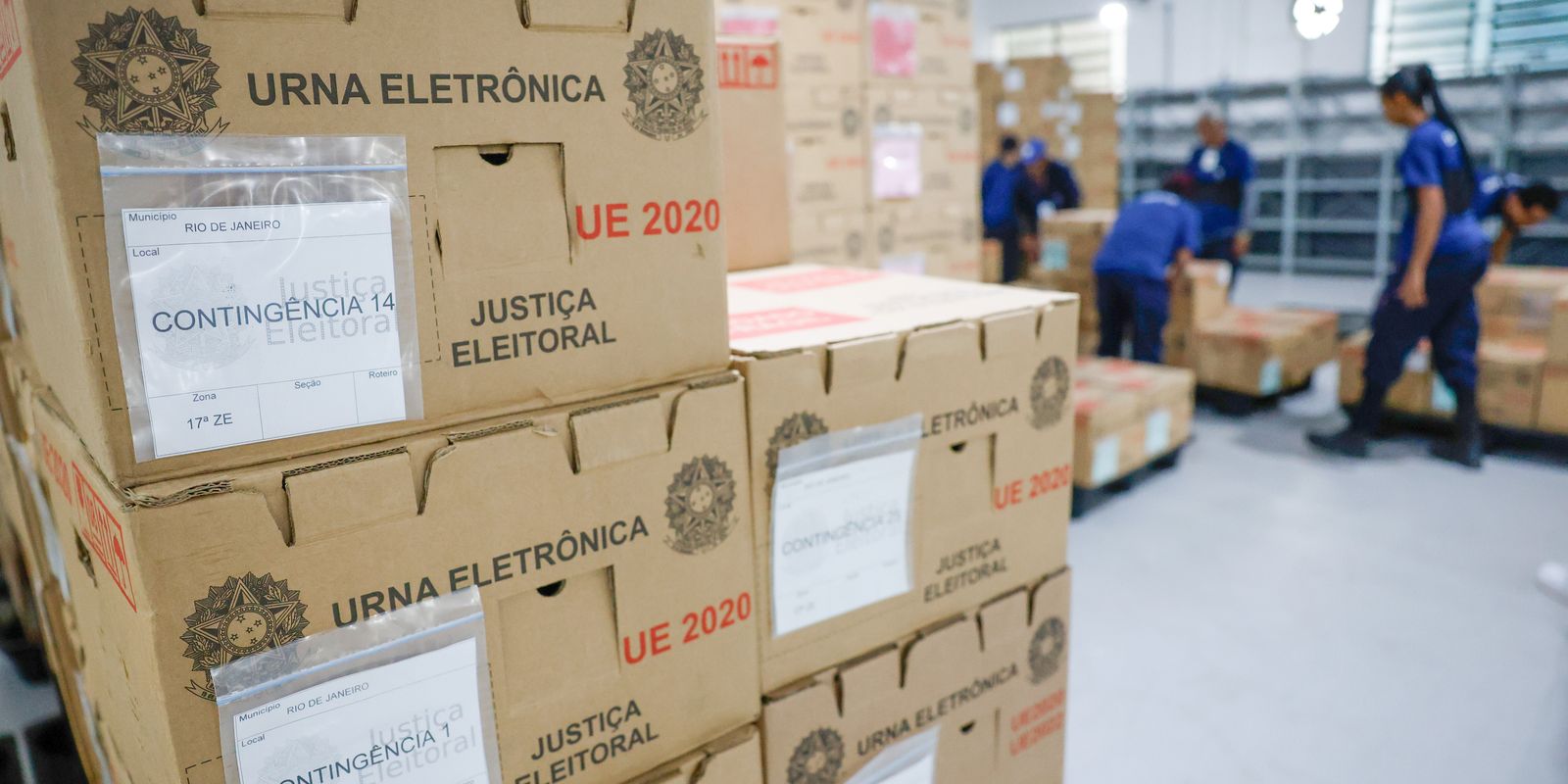 Tribunais distribuem urnas eletrônicas na véspera da votação
