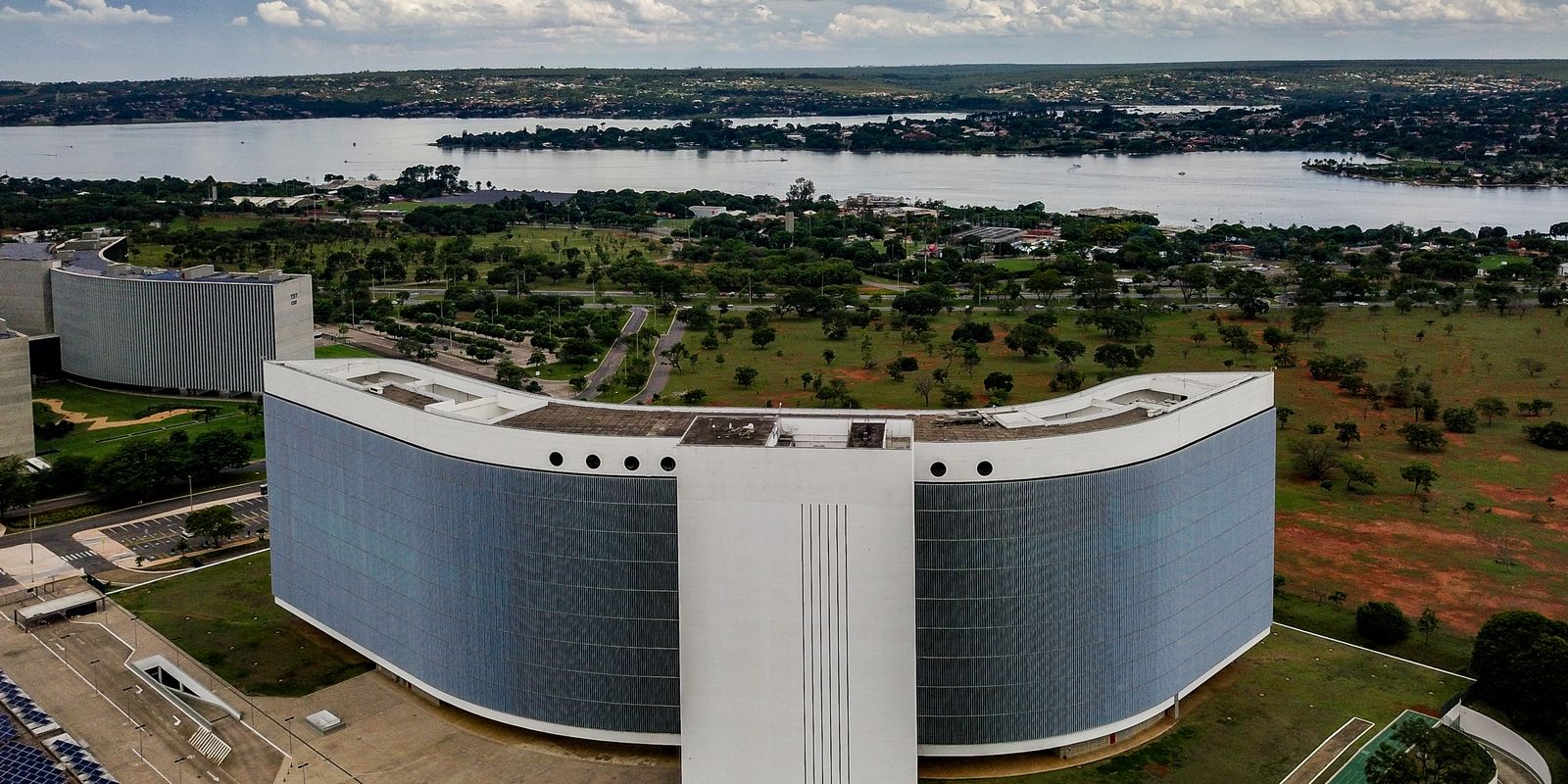 TSE exige igualdade em inteligência artificial da Meta após falhas