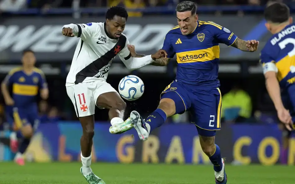 Vasco cala La Bombonera com um a menos, bate o Boca Juniors por 1 a 0 e larga na frente na semifinal