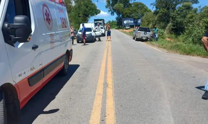 Acidente envolvendo quatro veículos deixa feridos na MGC-383 em São João del-Rei
