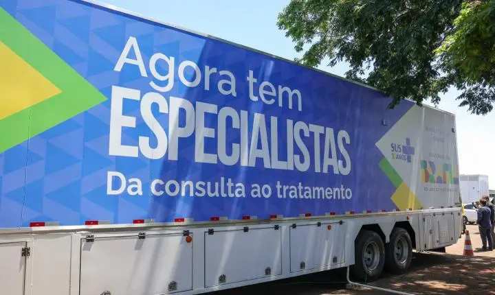 Programa Agora Tem Especialistas lança carreta de saúde da mulher em Manguinhos