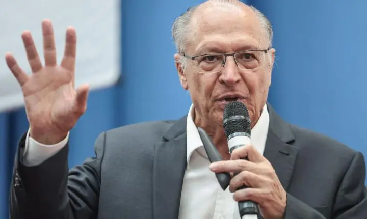Geraldo Alckmin reage às ofensas de Milei e aponta ingerência diplomática