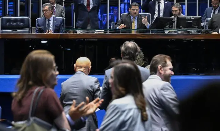 Senado votará o fim da escala 6x1 logo após as eleições, garante Alcolumbre