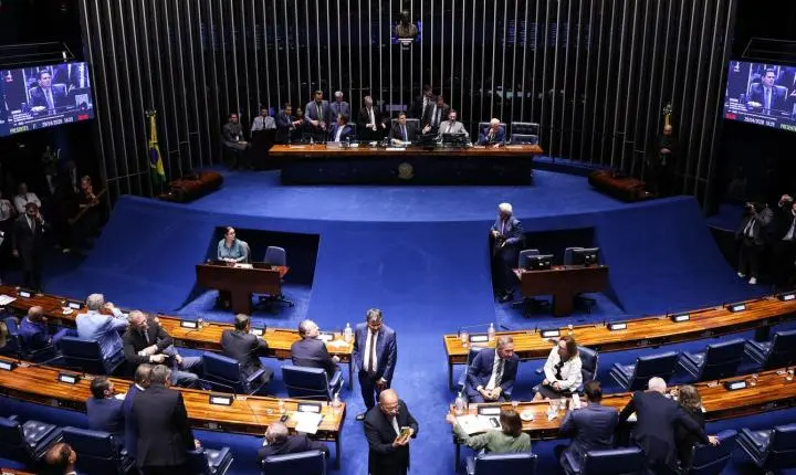 Davi Alcolumbre adia votação da PEC que extingue escala 6x1 no Senado