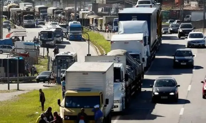 Falta de motoristas ameaça o transporte de cargas em Minas Gerais