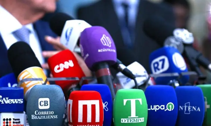 Saúde mental de jornalistas é ameaçada por assédio e sobrecarga no trabalho