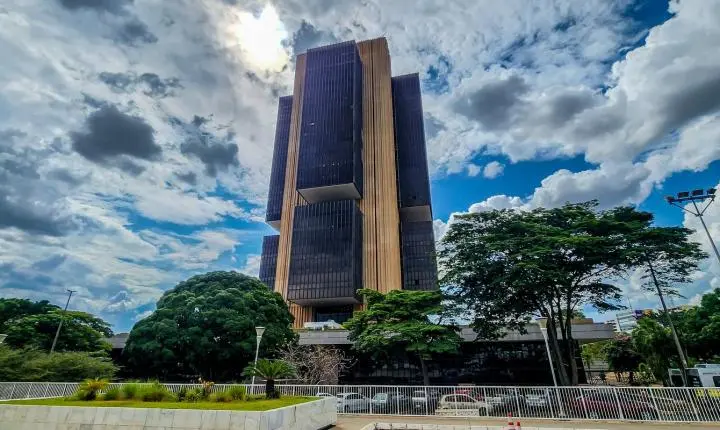 Bancos transferem R$ 5,7 bilhões de valores esquecidos para o Fundo de Garantia de Operações do Desenrola Brasil
