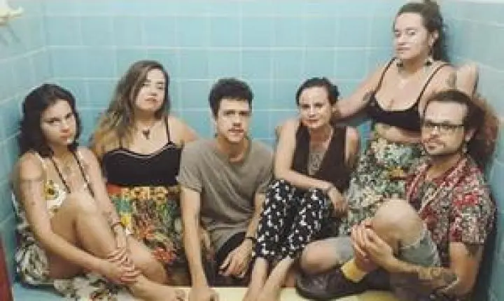 Banda Tata Chama e as Inflamáveis apresenta show gratuito no projeto Quintal Musical em Juiz de Fora