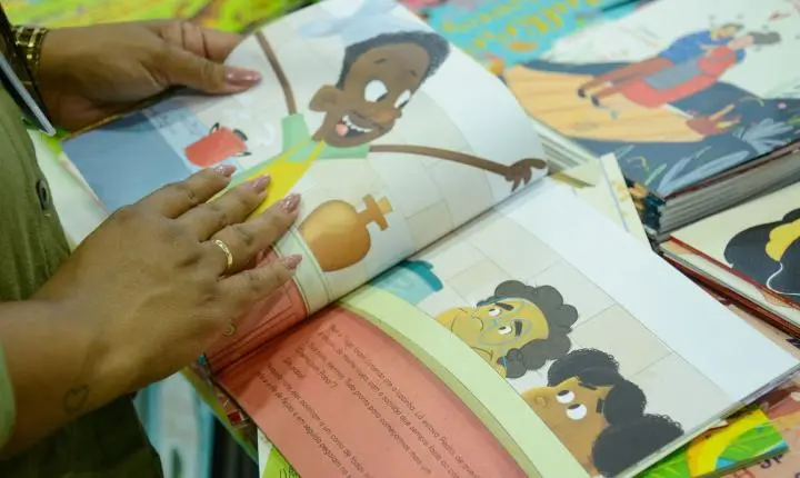 Bienal nas Escolas adota tema da Copa do Mundo para incentivar a leitura no Rio de Janeiro