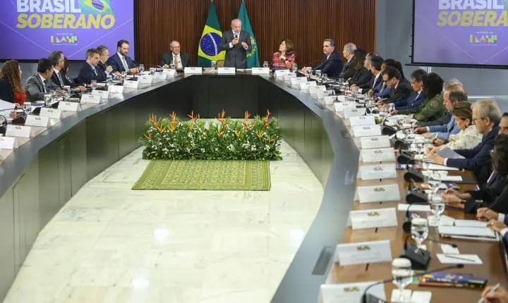 Brasil busca novos parceiros comerciais após taxações dos Estados Unidos